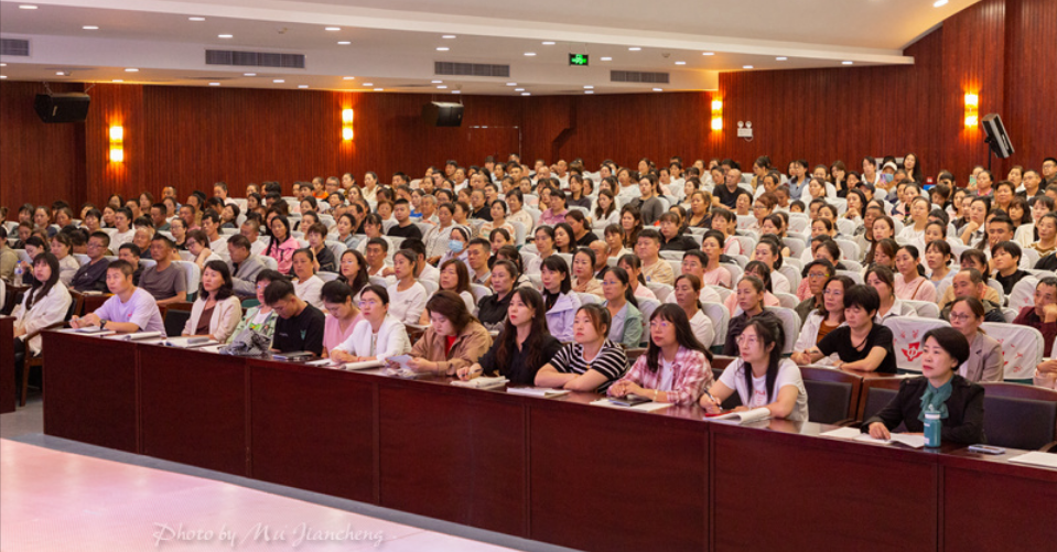 陈浩院长应邀在吉林省百年名校临江市第一中学做高一生涯讲座！(图4)